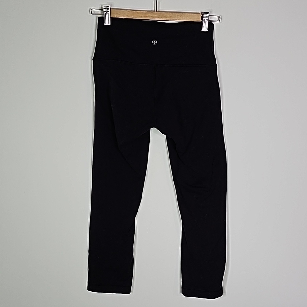 Lululemon black size 6 wunder under cropped leggings